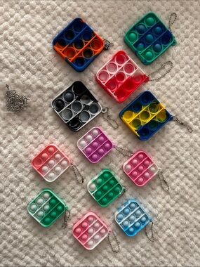 🎉🆕 Mini Pop It Keychain Fidget Toy Bundle – 12 Pieces + Extra Chain Links